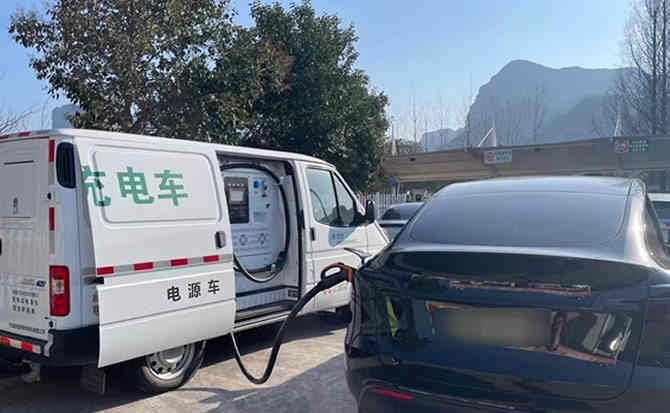 山南汽车搭电
